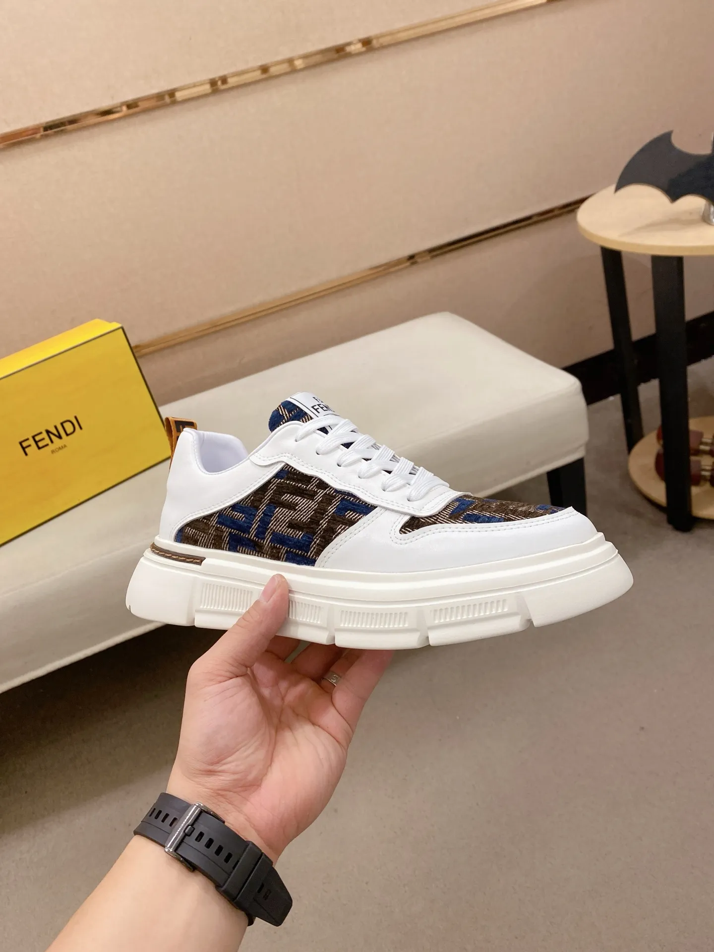Factory price 400💰 (fendi) New style 👊🏻 upper 🇮🇹 imported cowhide fabric 🇩🇪 lining imported sheepskin lining. The original outsole is molded to highlight the identity of every man, and the upper foot is elegant and stable🚶🏻🚶🏻The high-end custom counters reproduce the original version📯No matter the wind or rain, the shoe last remains unchanged and can withstand the verification of time🔍️,🔵 Size: 38-44
